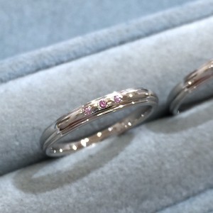 ピンクサファイアの結婚指輪