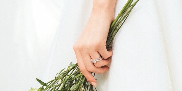 結婚指輪と婚約指輪のかさねつけ