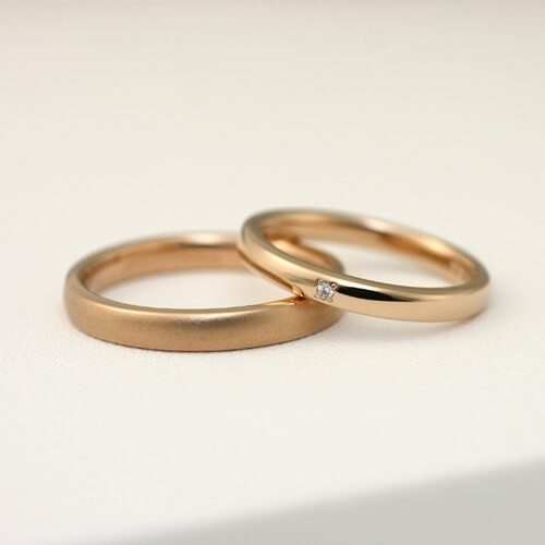 ピンクゴールドのシンプルな結婚指輪
