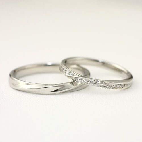 優しく品の良いデザインに輝くダイヤが美しい結婚指輪