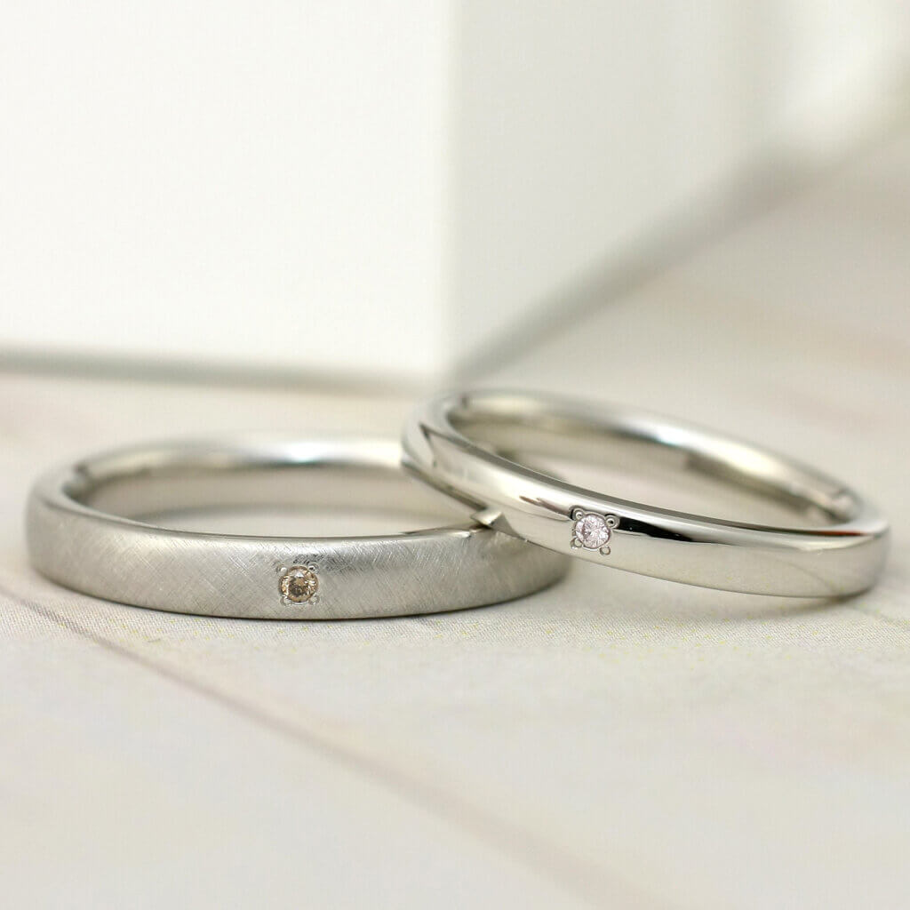 ピンクダイヤやブラウンダイヤを1石留めた結婚指輪