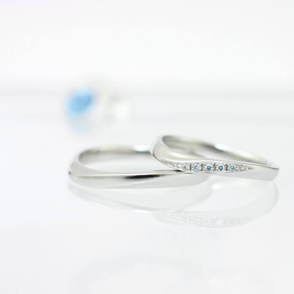 「ムーンリバー～いっしょにつかむ幸せ」アイスブルーダイヤの結婚指輪【EVANS】